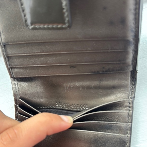 Gucci Metallic Gray Wallet with Bow and Heart Accents - Picture 4 of 5